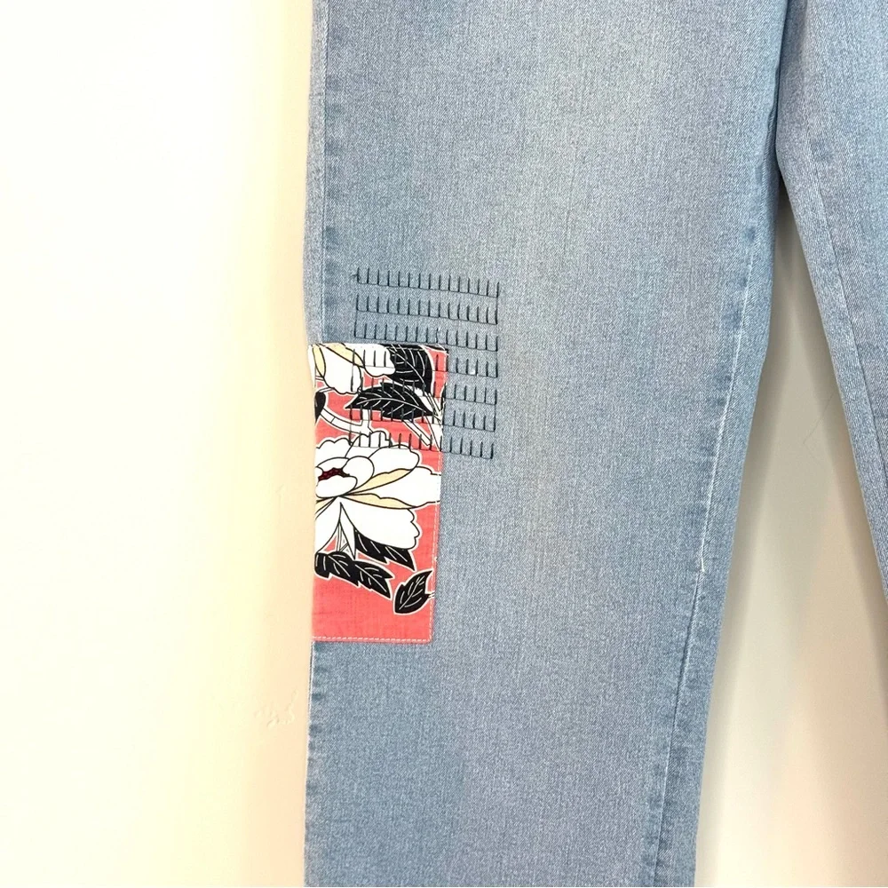 Diane Gilman Cropped Embroidered Jeans Women’s Size 10 Stretch Light Wash DG2 - Picture 6 of 17